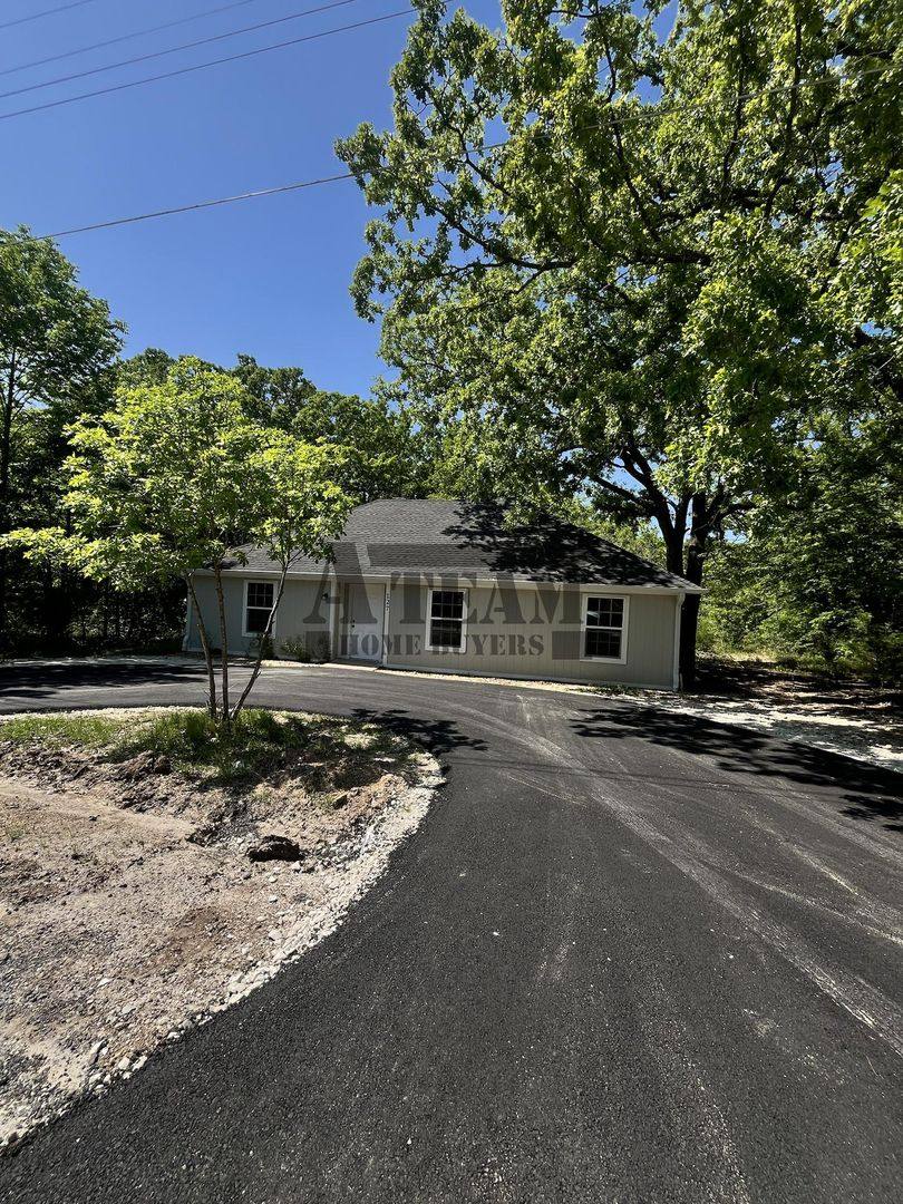 House for rent at 127 Guadalupe St, Mabank, TX 75156