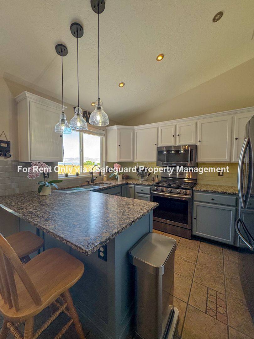 House for rent at 15052 S Manilla Dr, Draper, UT 84020