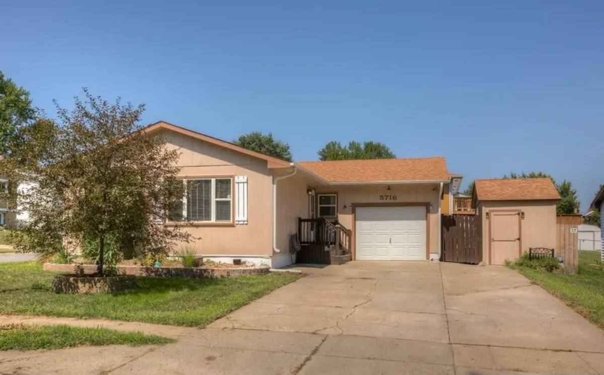 House for rent at 5716 S 136th St, Omaha, NE 68137