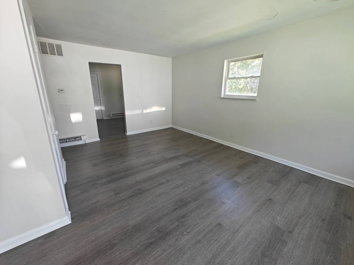 House for rent at 647 W Franklin St, Shelbyville, IN 46176
