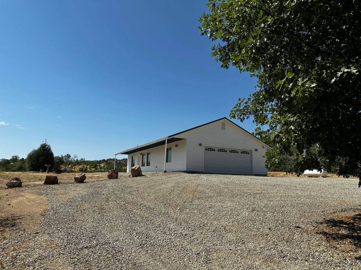 House for rent at 15707 Swasey Mine Lane, Redding, CA 96001