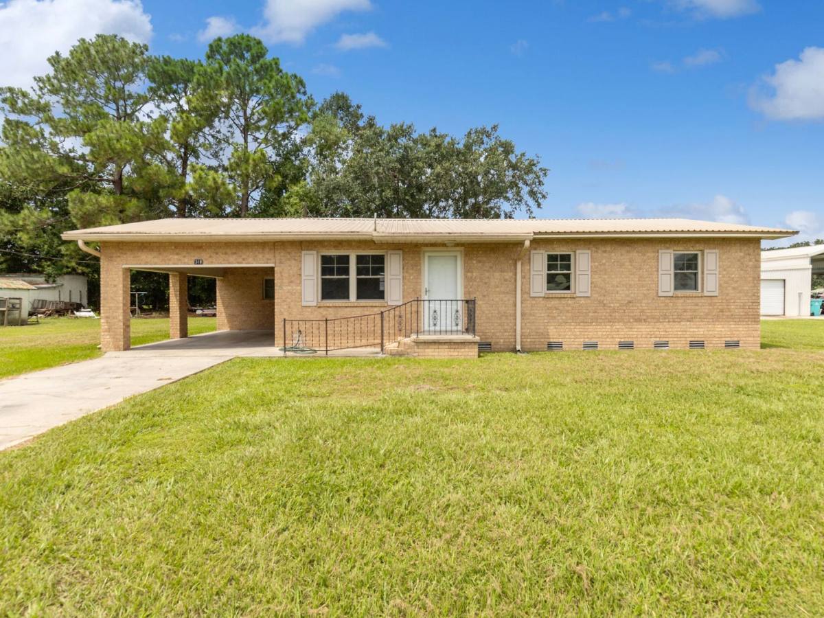 House for rent at 319 W Railroad Ave, Arnaudville, LA 70512