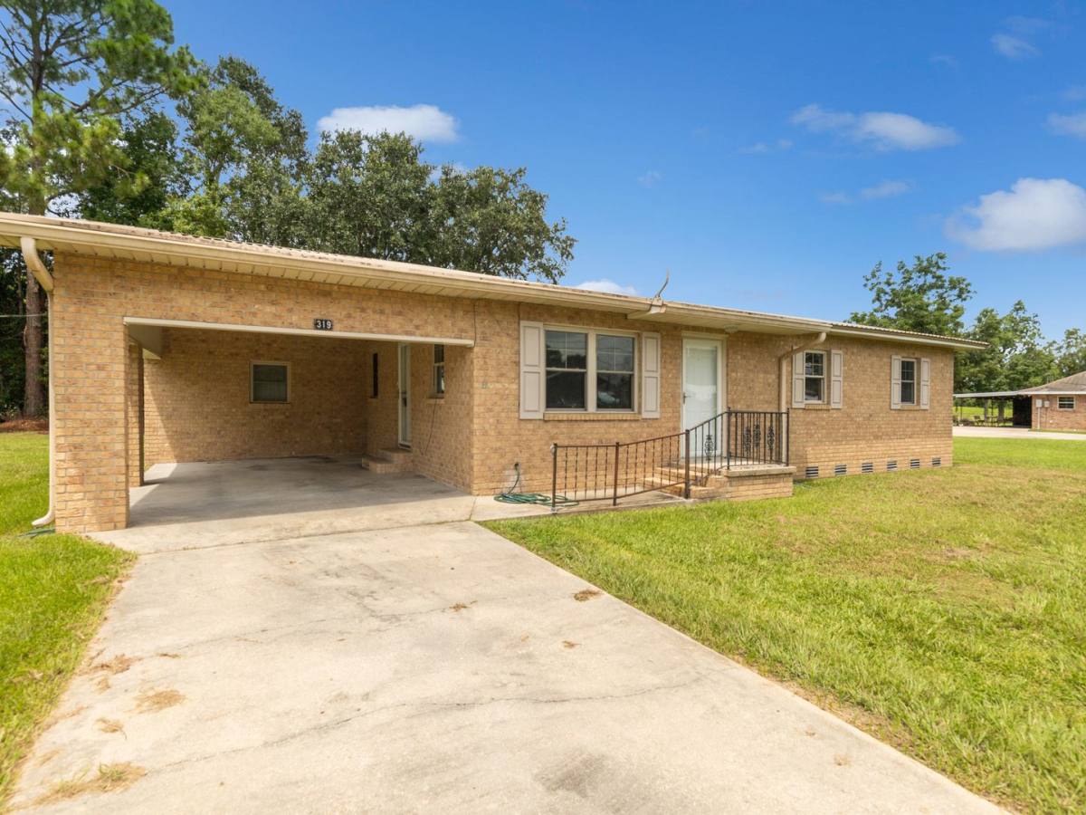 House for rent at 319 W Railroad Ave, Arnaudville, LA 70512