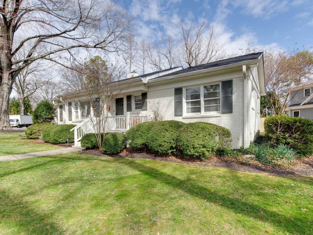House for rent at 3221 Sunset Dr, Charlotte, NC 28209