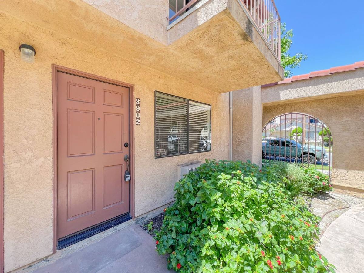 Apartment for rent at 3902- 3920 Howard Ave, Los Alamitos, CA 90720