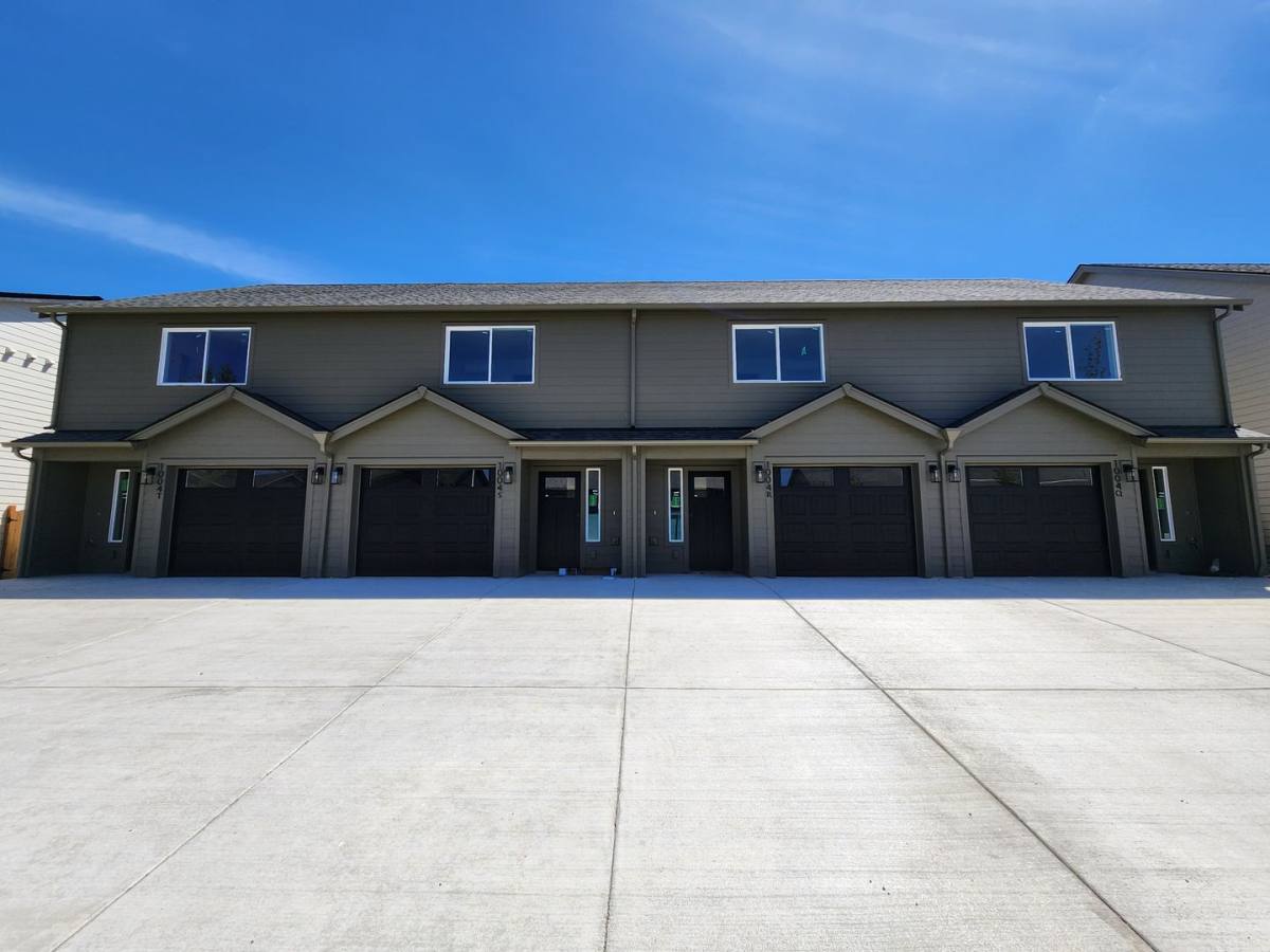 Townhouse for rent at 1004 Peach Rd, Winlock, WA 98596