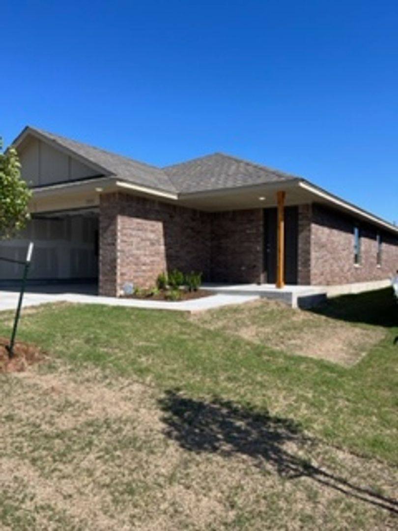House for rent at 2921 NW 195th St, Edmond, OK 73012
