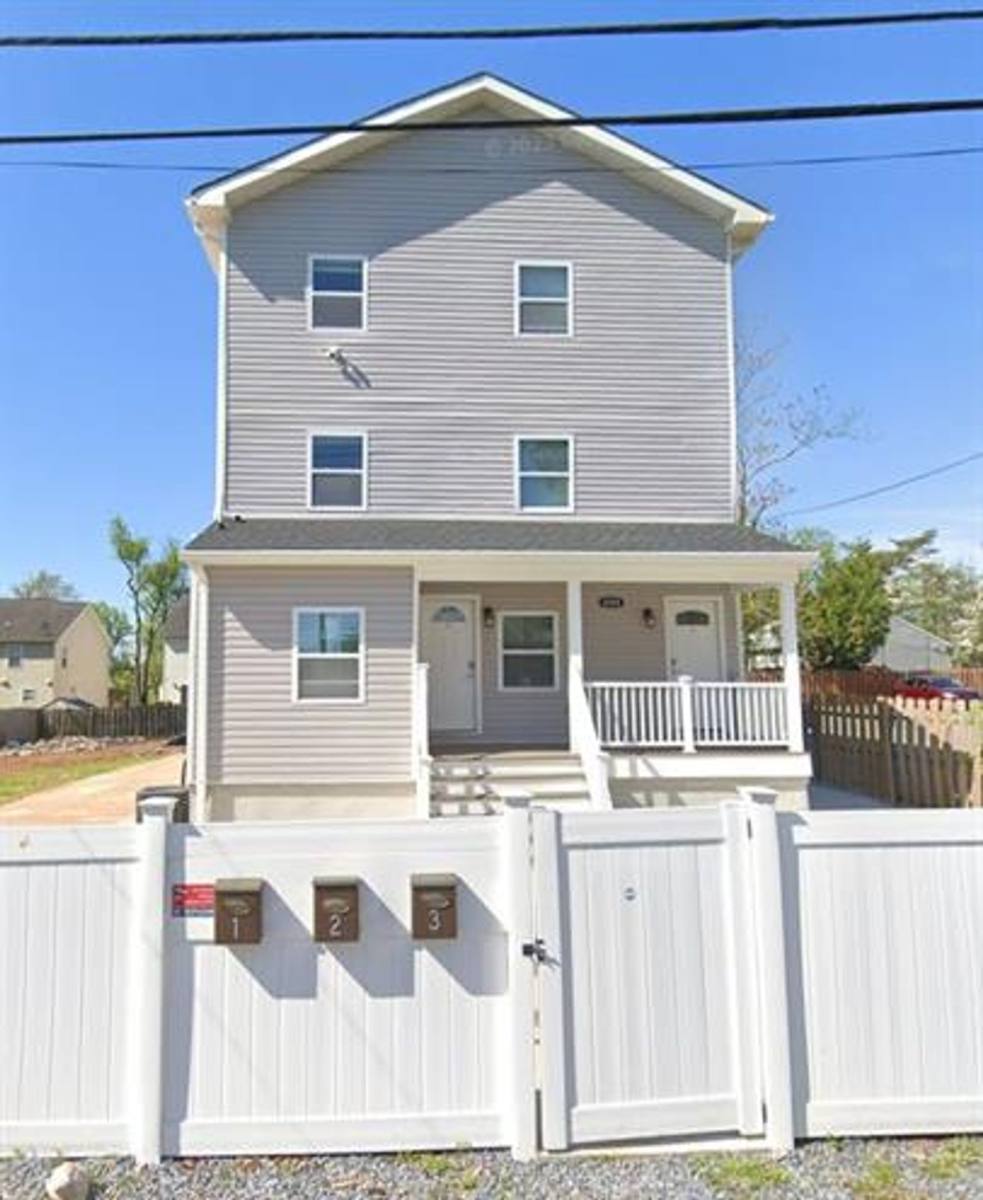 Townhouse for rent at 6504 Armstrong Ave, Baltimore, MD 21215