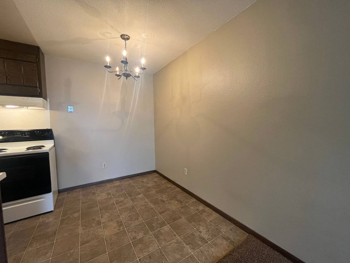 41 Arlington Ave W, St. Paul, MN 55117 - Apartment for Rent - Image 3