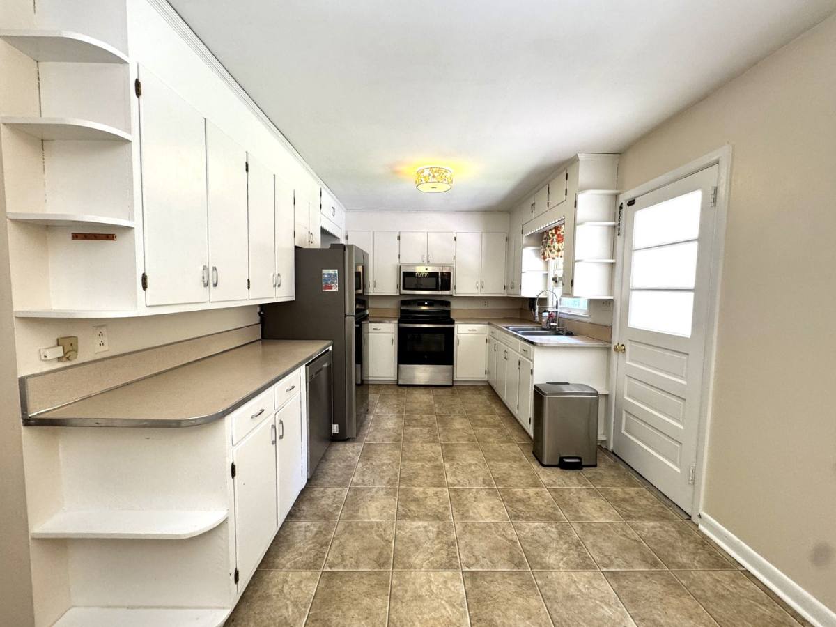 House for rent at 2864 Wilmington Highway, Jacksonville, NC 28540