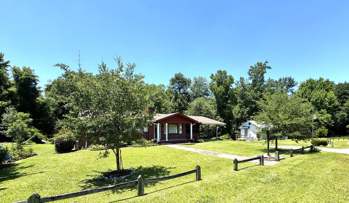 House for rent at 2864 Wilmington Highway, Jacksonville, NC 28540