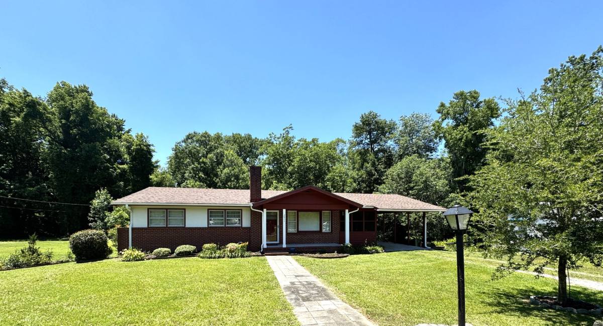 House for rent at 2864 Wilmington Highway, Jacksonville, NC 28540