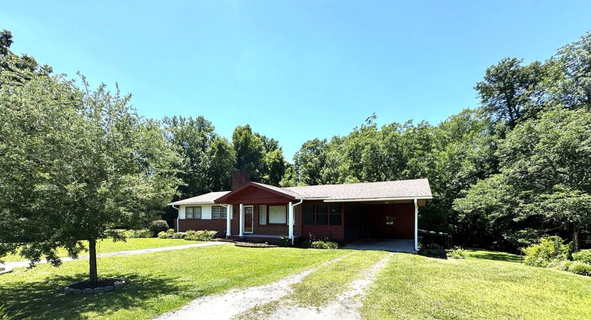 House for rent at 2864 Wilmington Highway, Jacksonville, NC 28540