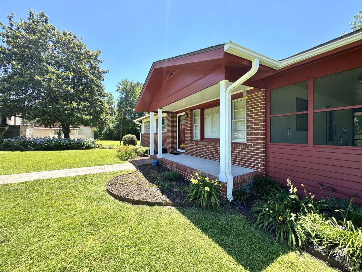 House for rent at 2864 Wilmington Highway, Jacksonville, NC 28540