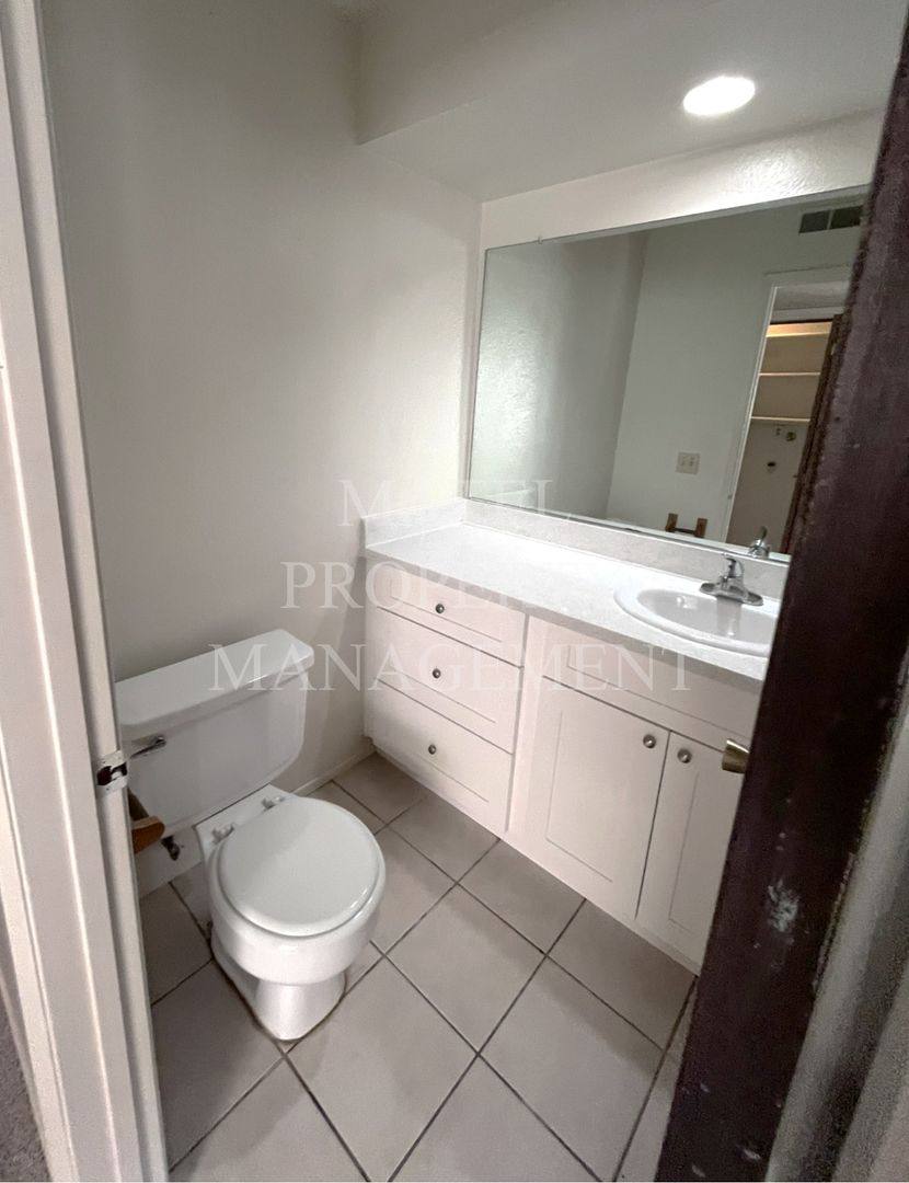 Apartment for rent at 3701 Colonial Dr, Modesto, CA 95356