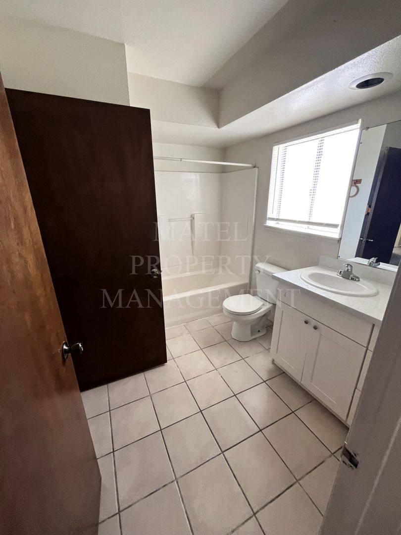 Apartment for rent at 3701 Colonial Dr, Modesto, CA 95356