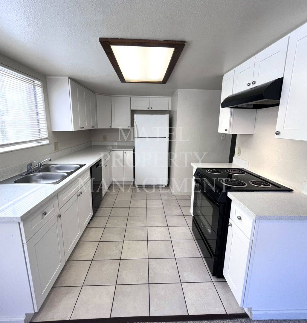 Apartment for rent at 3701 Colonial Dr, Modesto, CA 95356