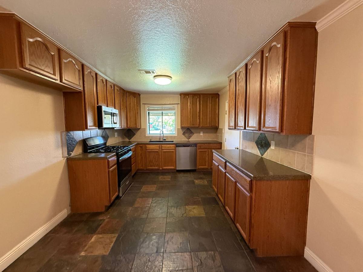 Apartment for rent at 309 Plum St, Vacaville, CA 95688