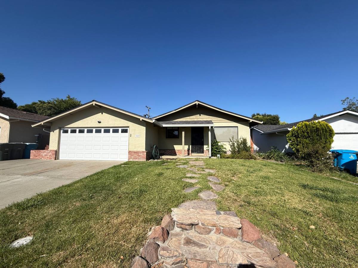 Apartment for rent at 309 Plum St, Vacaville, CA 95688