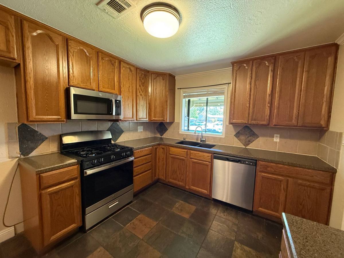 Apartment for rent at 309 Plum St, Vacaville, CA 95688