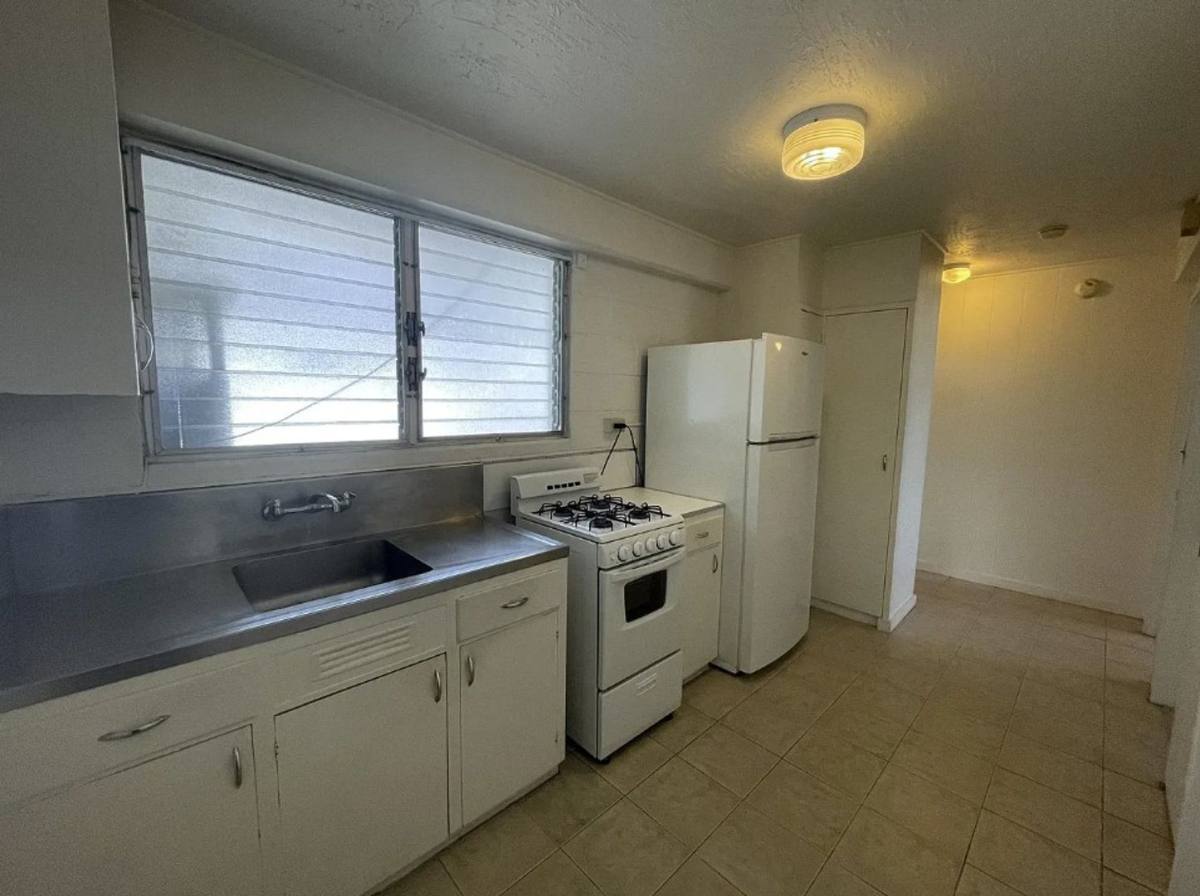 Apartment for rent at 2750 Date St, Honolulu, HI 96816
