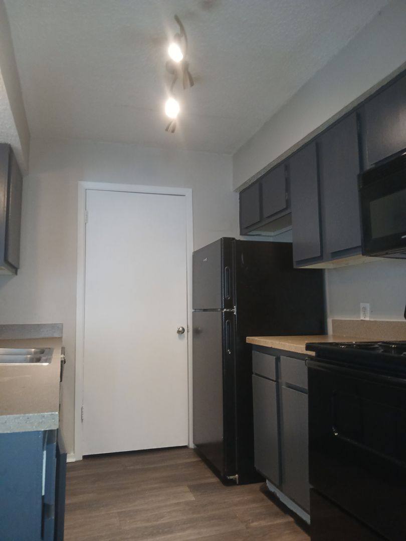 Apartment for rent at 600 W Avalon Ave, Longview, TX 75602