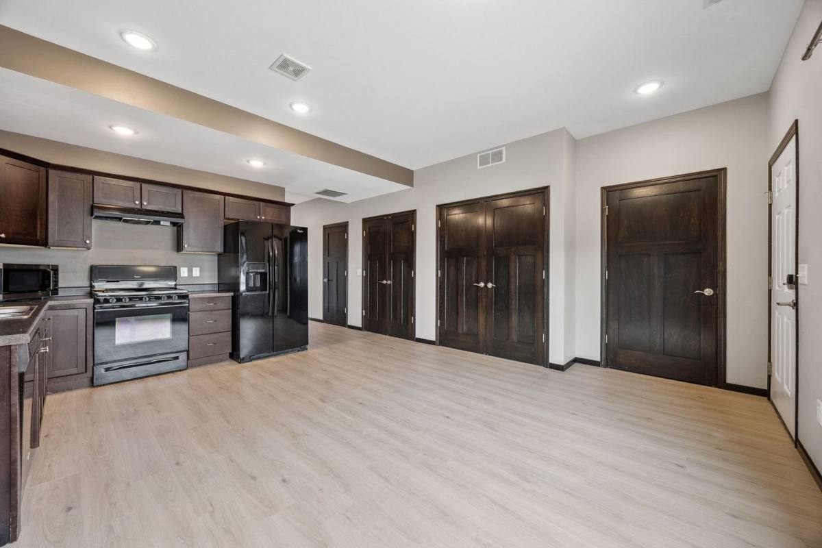 Apartment for rent at 606 2nd Ave SW, Cedar Rapids, IA 52404