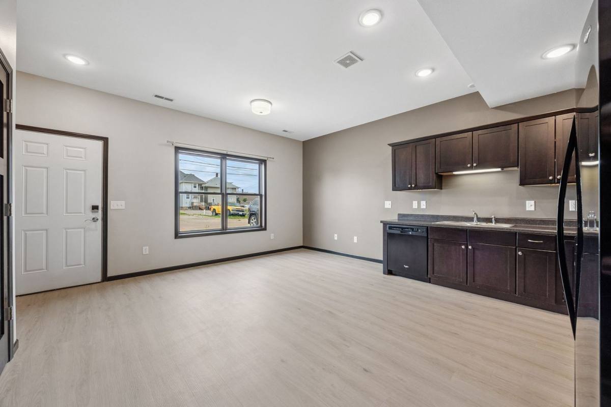 Apartment for rent at 606 2nd Ave SW, Cedar Rapids, IA 52404