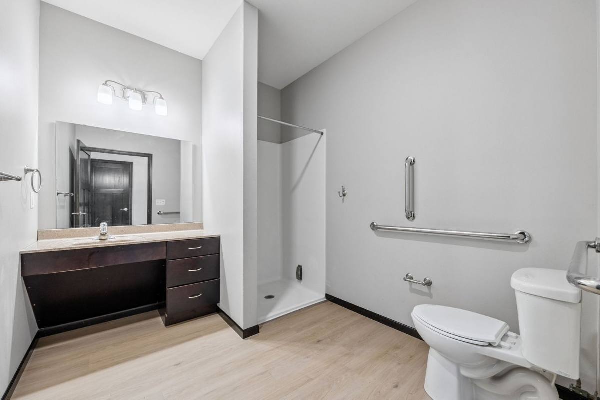 Apartment for rent at 606 2nd Ave SW, Cedar Rapids, IA 52404