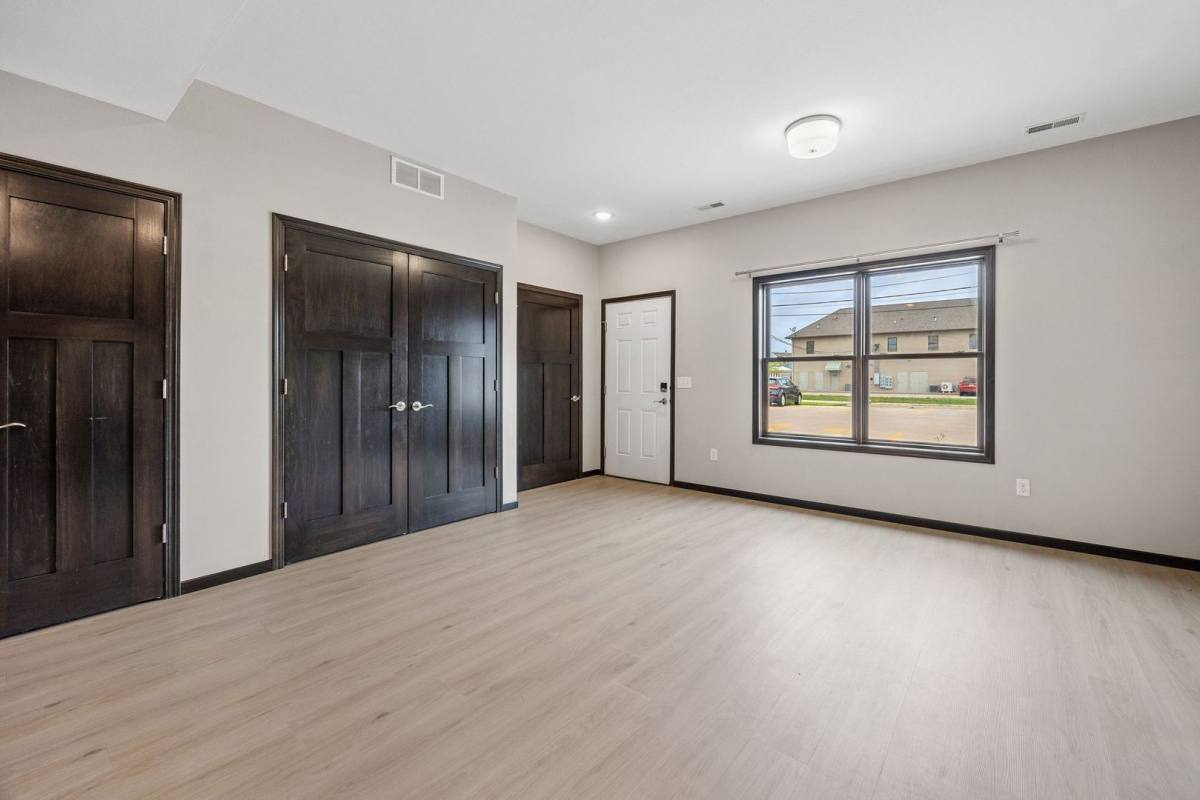 Apartment for rent at 606 2nd Ave SW, Cedar Rapids, IA 52404
