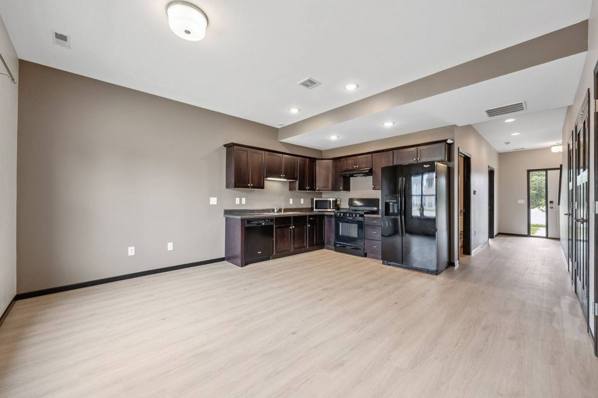 Apartment for rent at 606 2nd Ave SW, Cedar Rapids, IA 52404