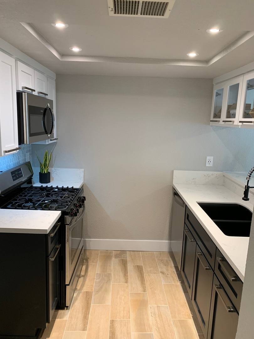 Apartment for rent at 642 W Maple Ave Apts, Orange, CA 92868