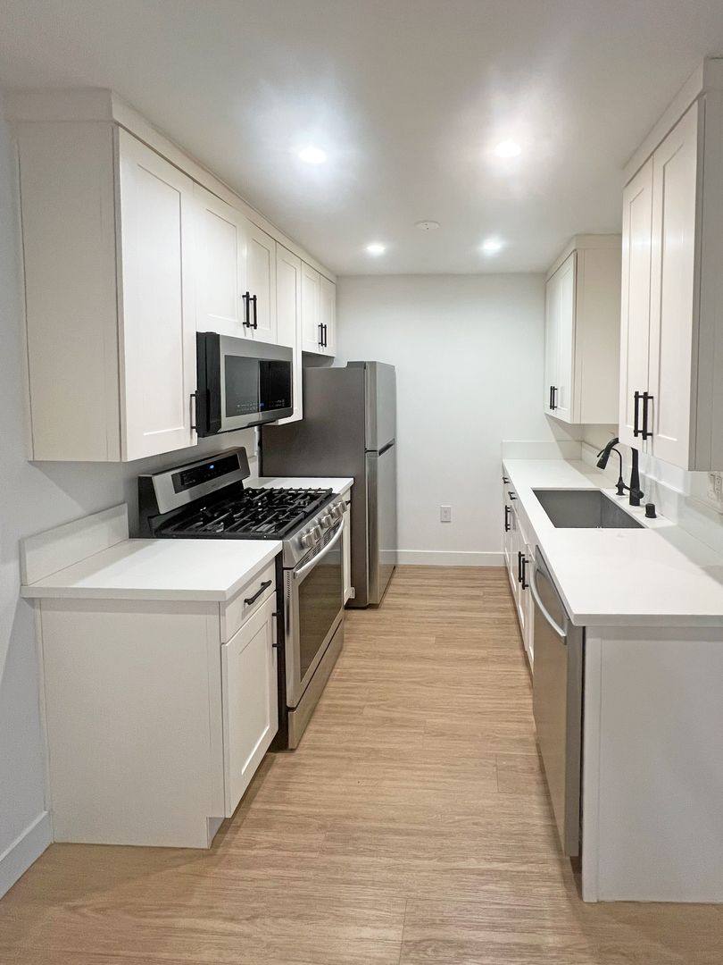 Apartment for rent at 800 Orange Grove Ave, Glendale, CA 91205