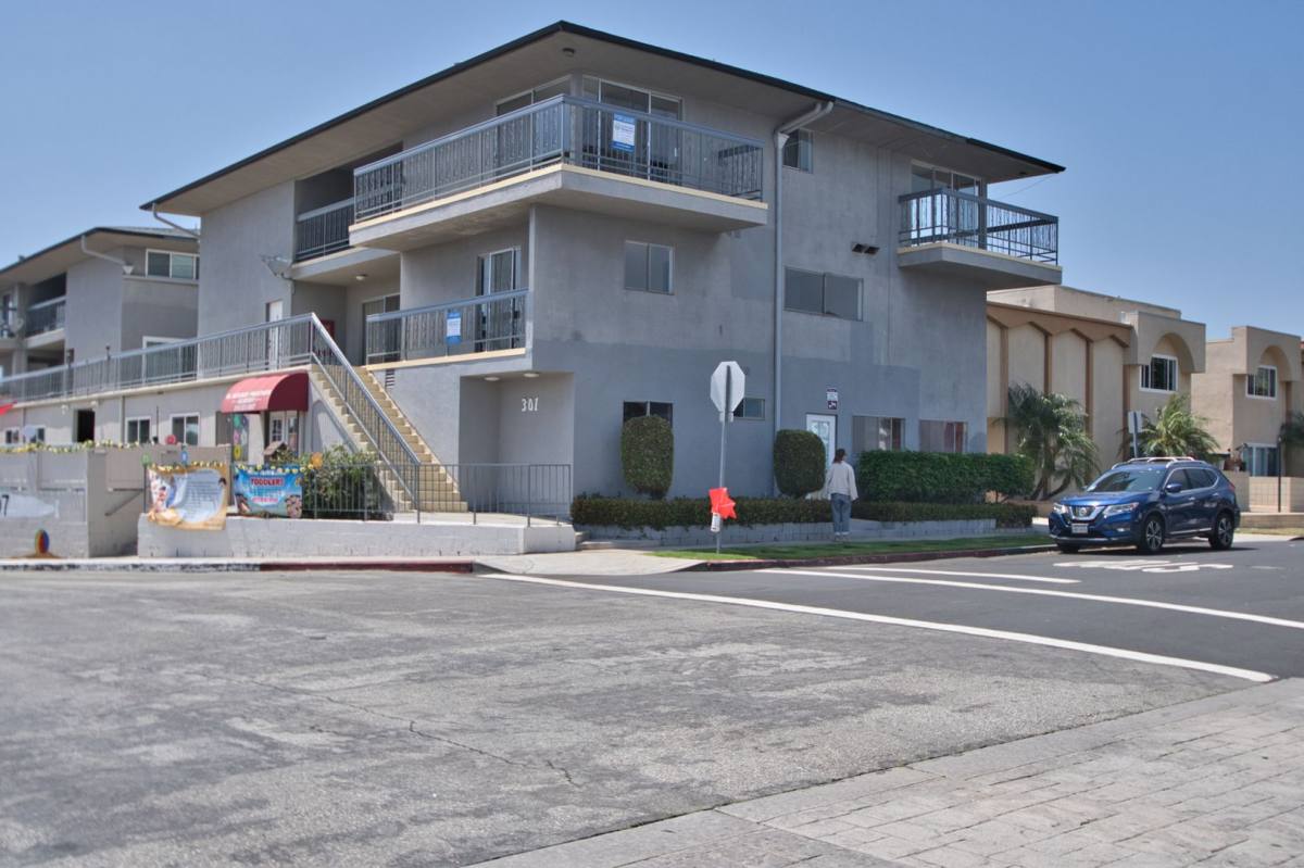 Apartment for rent at 301 W Grand Ave, El Segundo, CA 90245