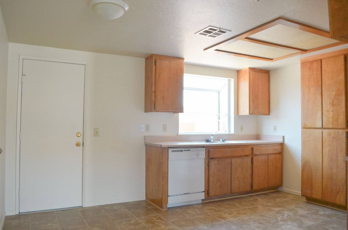Apartment for rent at 17132 Donert St, Hesperia, CA 92345