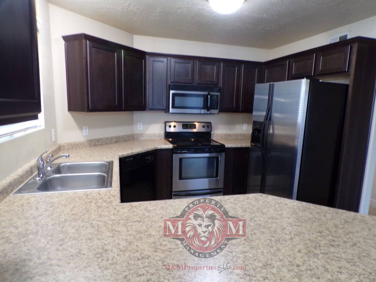Condo for rent at 104 E Resaca Dr, Sandy, UT 84070
