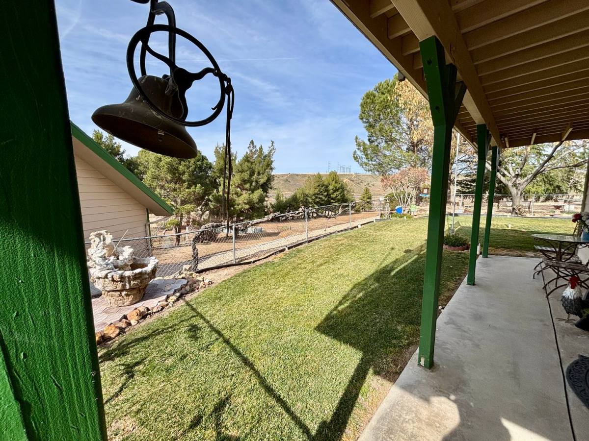House for rent at 13633 Summit Valley Rd, Hesperia, CA 92345