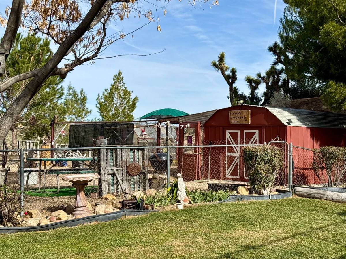 House for rent at 13633 Summit Valley Rd, Hesperia, CA 92345