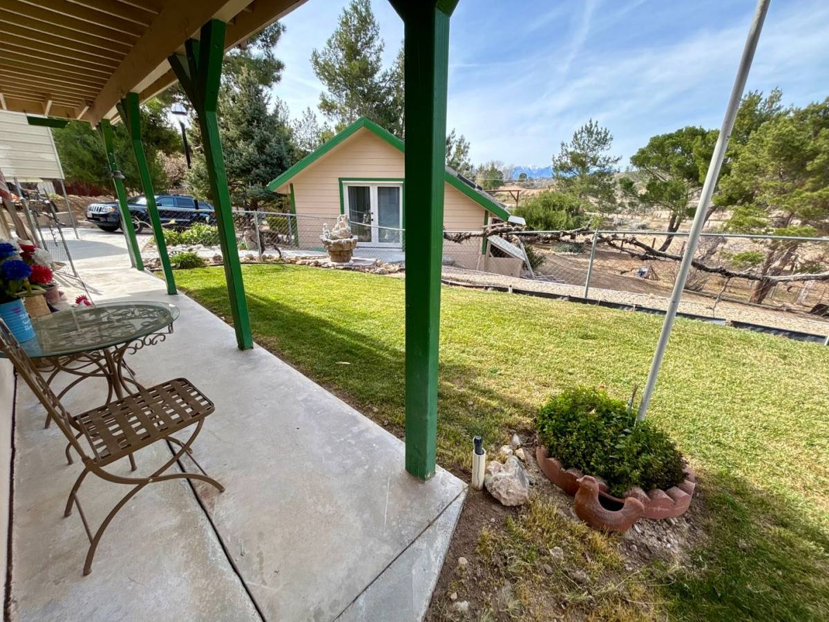 House for rent at 13633 Summit Valley Rd, Hesperia, CA 92345