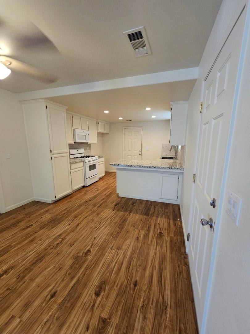 Apartment for rent at 2335-2345 N Vickie, Visalia, CA 93291