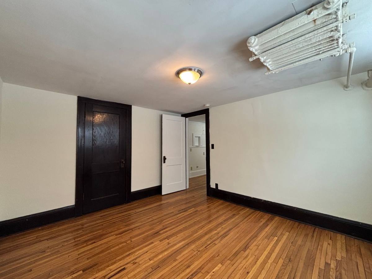 Apartment for rent at 1091 Goodrich Ave, Saint Paul, MN 55105