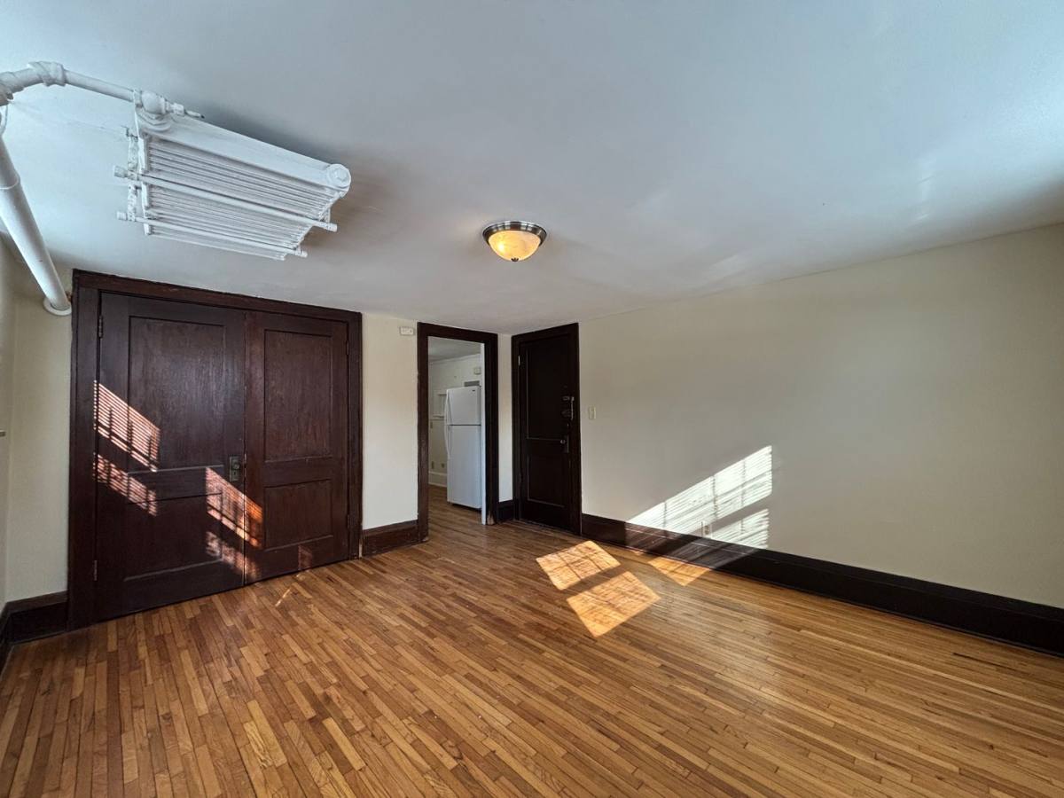 Apartment for rent at 1091 Goodrich Ave, Saint Paul, MN 55105