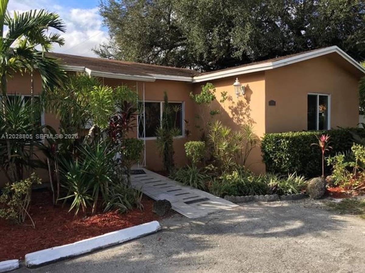 Apartment for rent at 6134 SW 22nd St, Miami, FL 33155