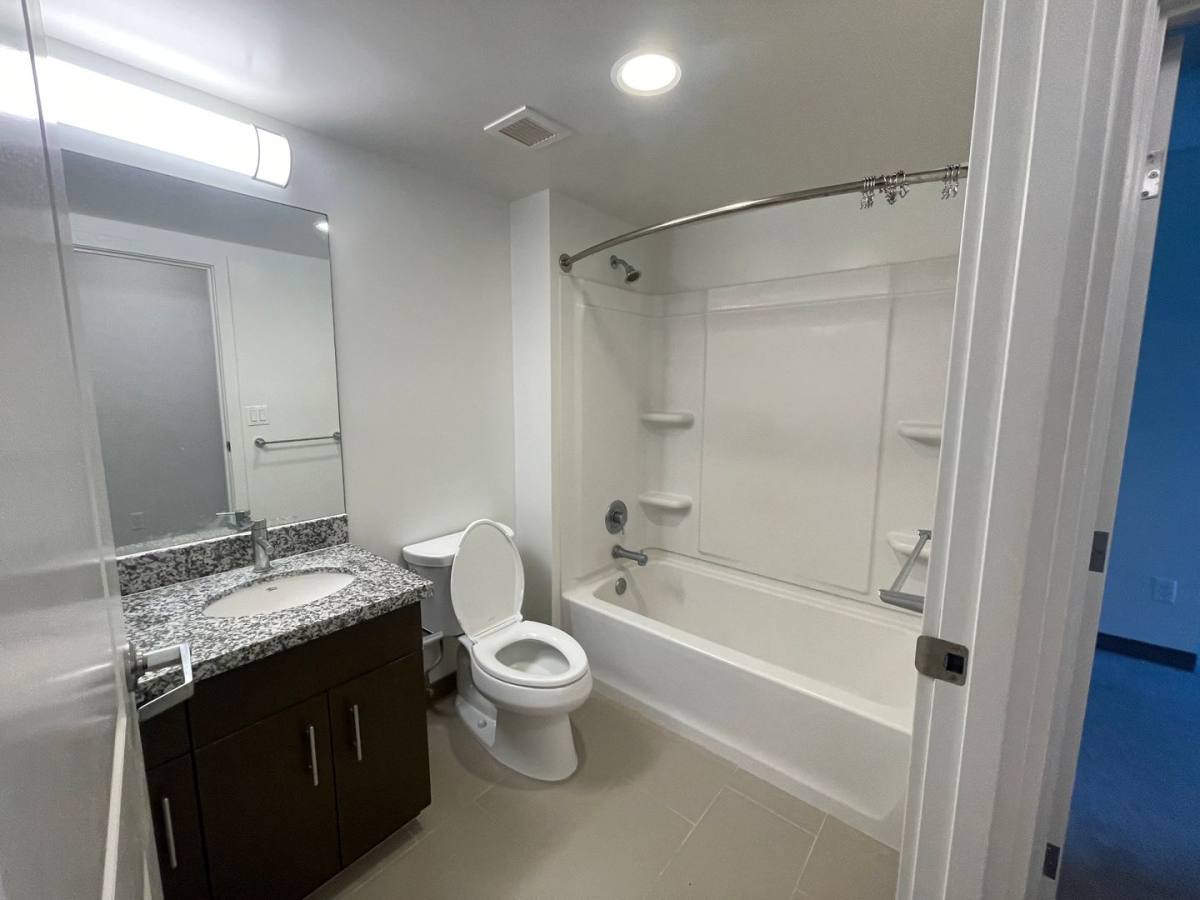 Apartment for rent at 988 Halekauwila St, Honolulu, HI 96814