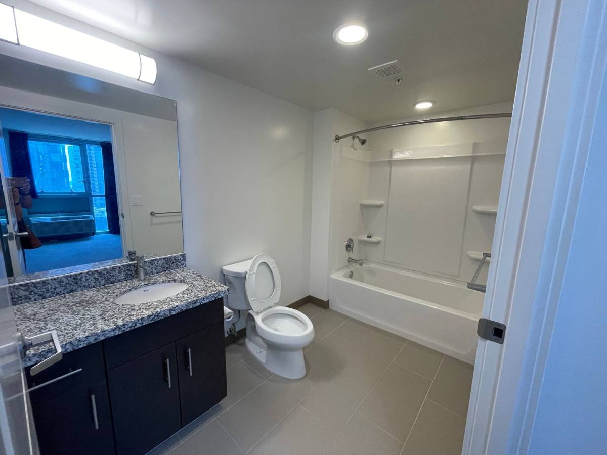 Apartment for rent at 988 Halekauwila St, Honolulu, HI 96814