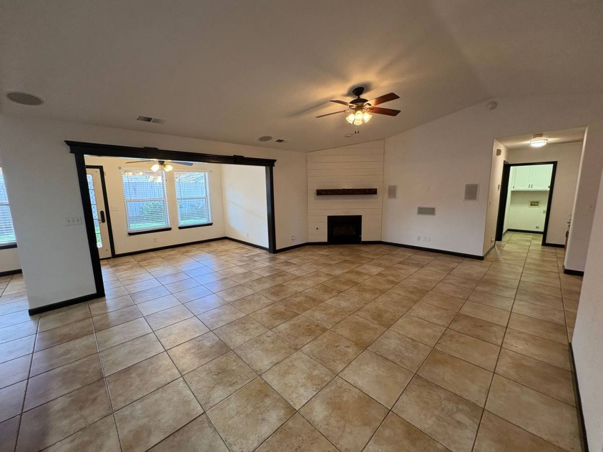 House for rent at 1031 N Crenshaw St, Visalia, CA 93291