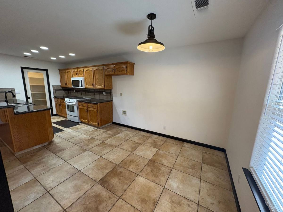 House for rent at 1031 N Crenshaw St, Visalia, CA 93291