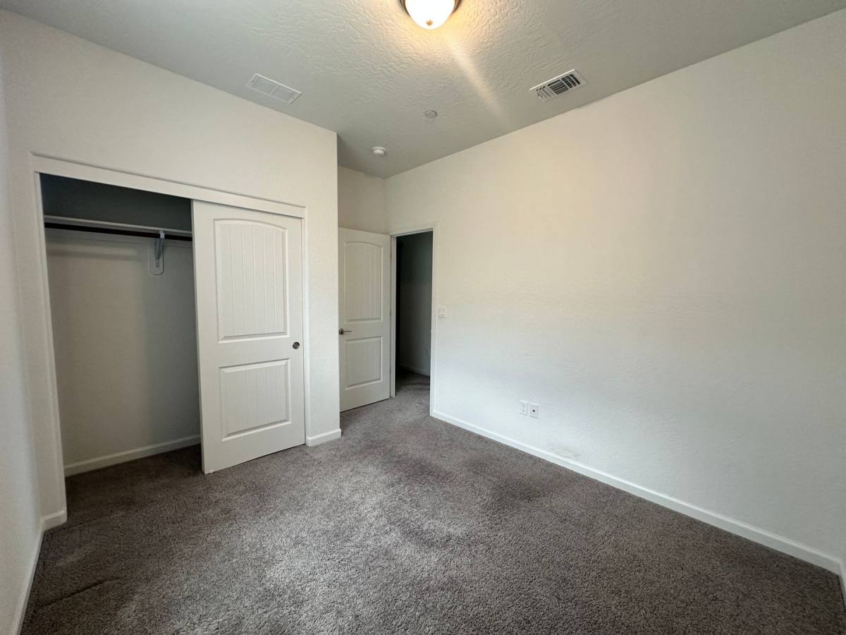 House for rent at 3036 N Parkside St, Visalia, CA 93291
