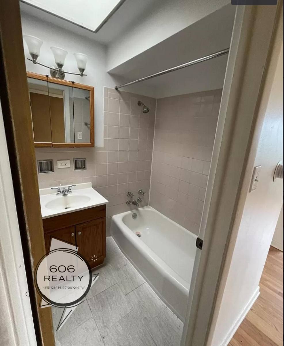Apartment for rent at 4827 W 31st St, Cicero, IL 60804
