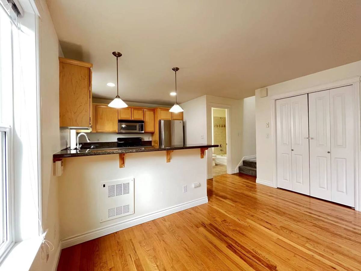 Townhouse for rent at 1428 NW 59th St, Seattle, WA 98107